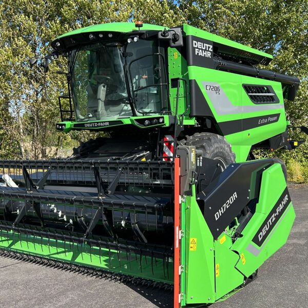 Комбайн Deutz-Fahr C7206TS с 24-футовой жаткой, включая комплект рапсов