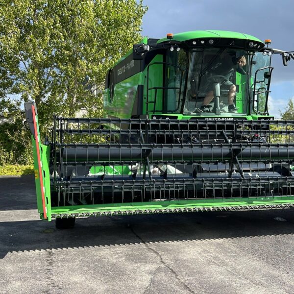 Комбайн Deutz-Fahr C7206TS с 24-футовой жаткой, включая комплект рапсов