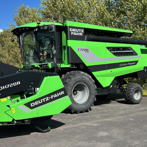 Комбайн Deutz-Fahr C7206TS с 24-футовой жаткой, включая комплект рапсов