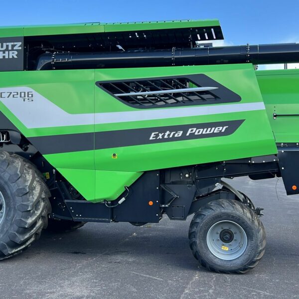 Комбайн Deutz-Fahr C7206TS с 24-футовой жаткой, включая комплект рапсов