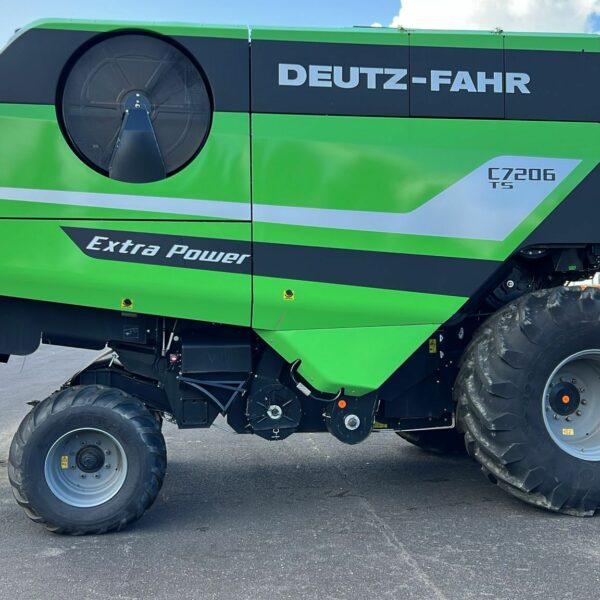 Комбайн Deutz-Fahr C7206TS с 24-футовой жаткой, включая комплект рапсов